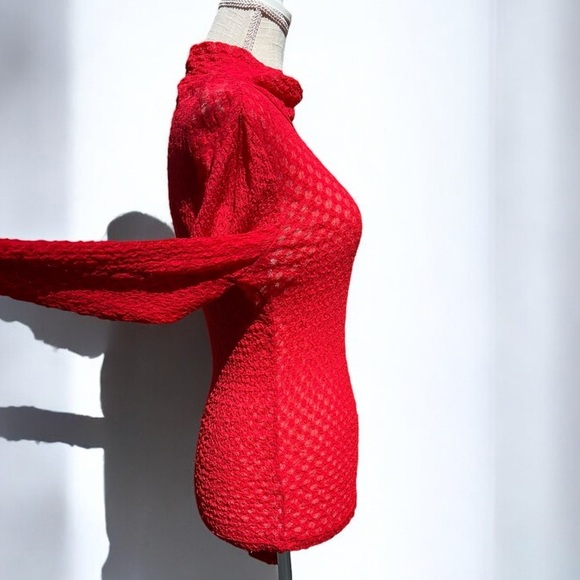 🌻NEW w/o tags FRAME Cherry Red Mesh Stretch Lace Turtleneck Top Size Medium - Picture 6 of 13